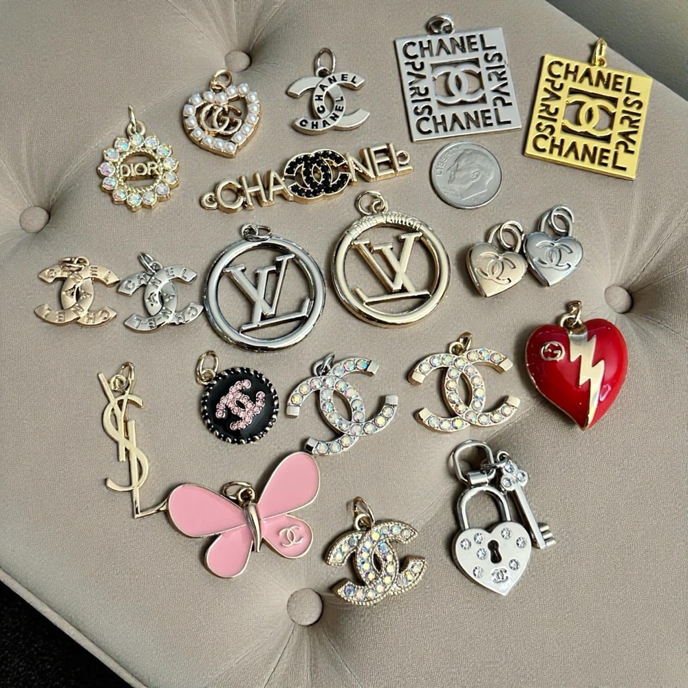 WINNERS CHOICE OF 1 Zipper Pull Pendants - Picture 7 of 16
